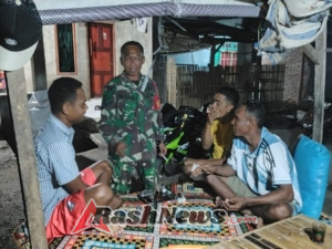 Babinsa Syamsuddin Ingatkan Warga Desa Woro Pastikan Rumah Aman Saat Musim Bersih Ladang