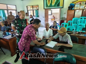 Pastikan Aman Lancar Dan Tepat Sasaran, Penyaluran BLT Di Desa Tusan Dikawal Babinsa