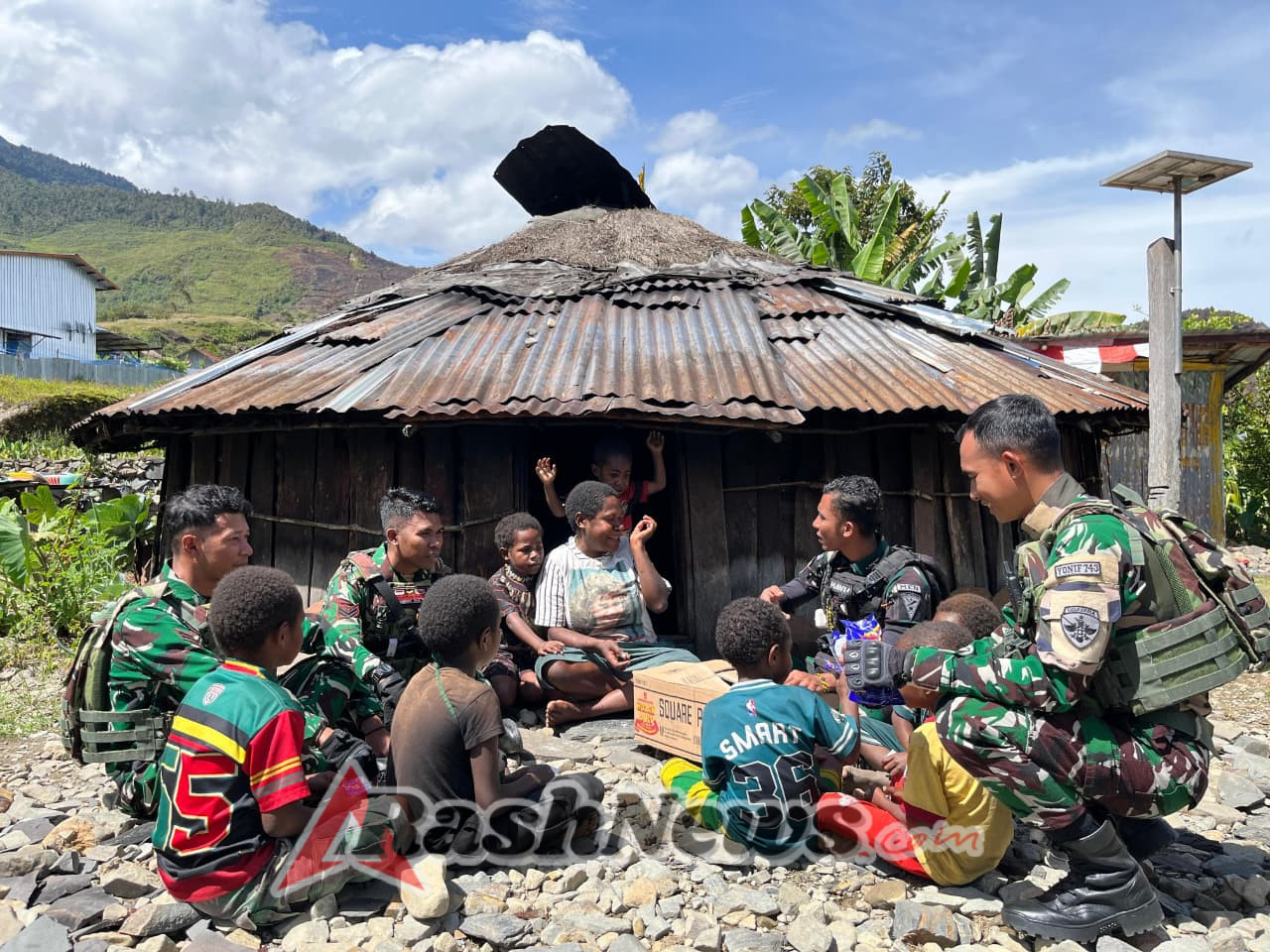 Satgas Yonif 743/PSY: Hadir, Mendengar, dan Berbagi dengan Masyarakat Pruleme