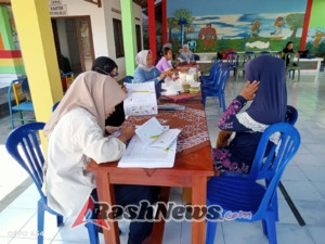 Monitoring Posyandu Balita, Babinsa Kampung Gelgel Tekankan Orang Tua Peduli Kesehatan Anak