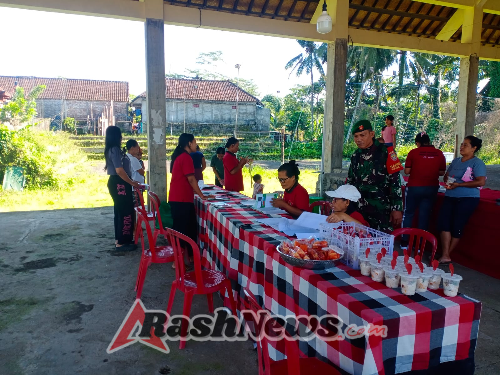 Cegah Stunting Sejak Dini, Babinsa Gianyar Turut Awasi Pertumbuhan Balita di Posyandu