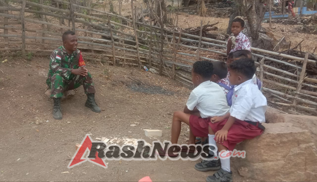 Babinsa 1618-02/Miobar Tanamkan Nilai Disiplin dan Cinta Tanah Air Sejak Dini