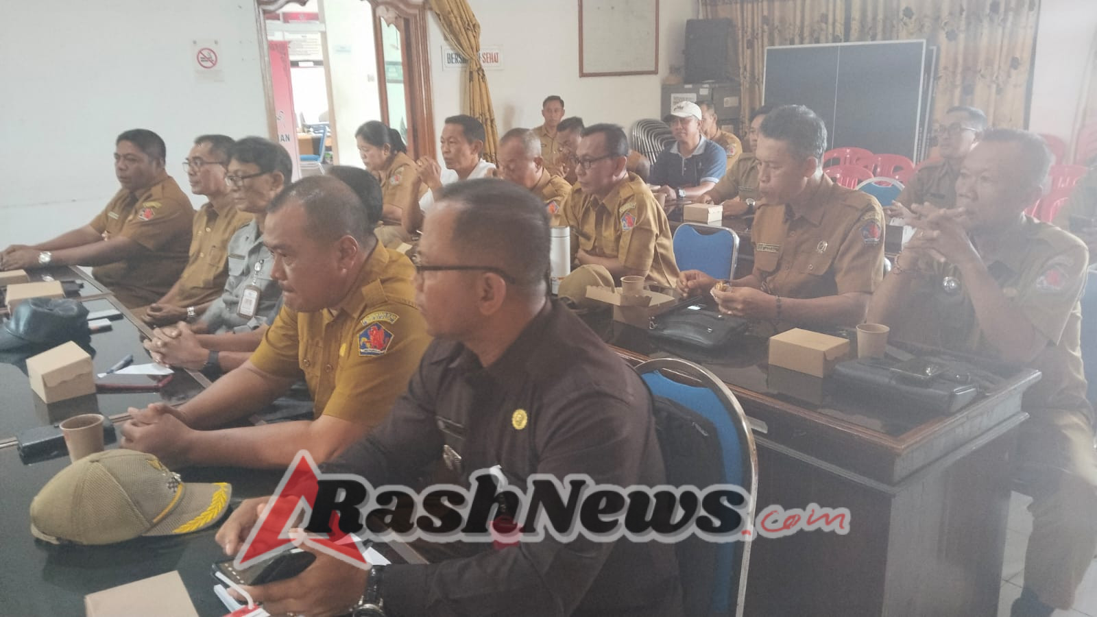 Sinergitas Muspika, TNI, Polri, dan Pemerintah Desa Diperkuat Lewat Rapat Koordinasi di Kecamatan Seririt