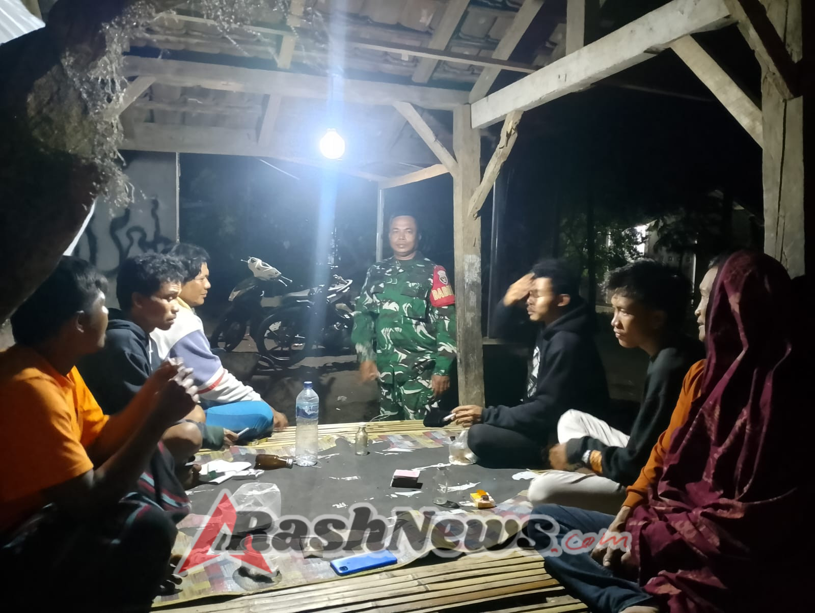Babinsa dan Warga Kompak, Ronda Malam di Kadindi Berjalan Aman dan Lancar