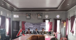 Babinsa Subaya Aktif Dampingi Pembagian BLT-DD, Wujudkan Kepedulian TNI Terhadap Kesejahteraan Warga