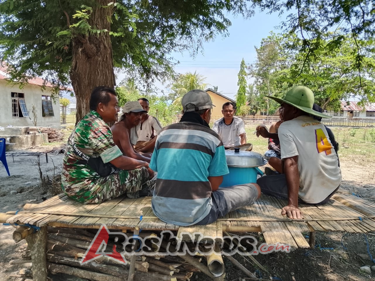 Babinsa Koramil 1602-01/Ende Berikan Himbauan Keamanan dan Ketertiban di Magekapa