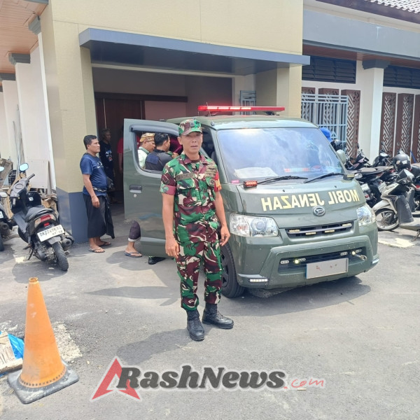 Sebagai Bentuk Penghormatan, Babinsa Tegal Tugu Kawal Proses Penitipan Jenazah Prajurit TNI Asal Gianyar