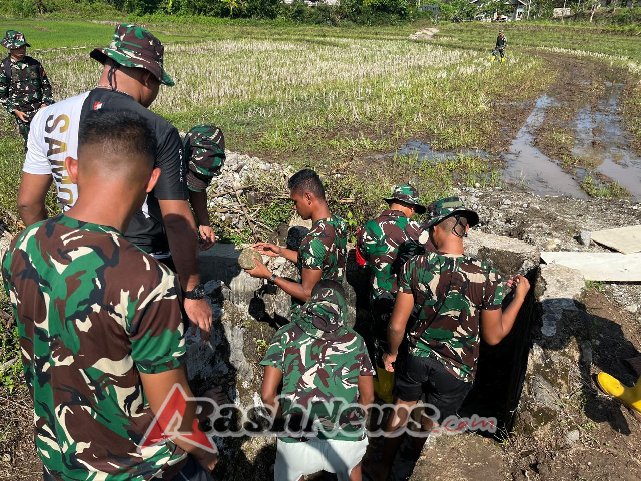 Kodim 1625/Ngada Laksanakan Pembersihan Saluran Irigasi, TMMD ke-126 Terus Bergerak