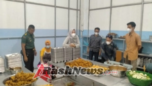 Babinsa Awasi Penyaluran Bantuan Pangan Non-Tunai, Masyarakat Terlayani Dengan Baik