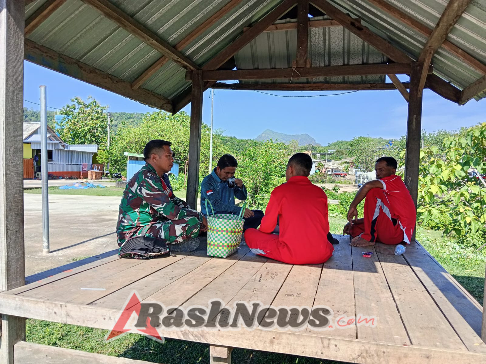 Babinsa Koramil 1628-02/Sekongkang Aktif Pantau Kondisi Wilayah Belo