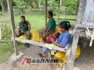 Babinsa Pratu Muhamad Rifaldi Tingkatkan Kamtibmas di Desa Nuanaga