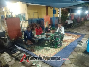 Patroli Malam Babinsa Koramil 1628-01/Taliwang Ciptakan Rasa Aman di Tengah Warga