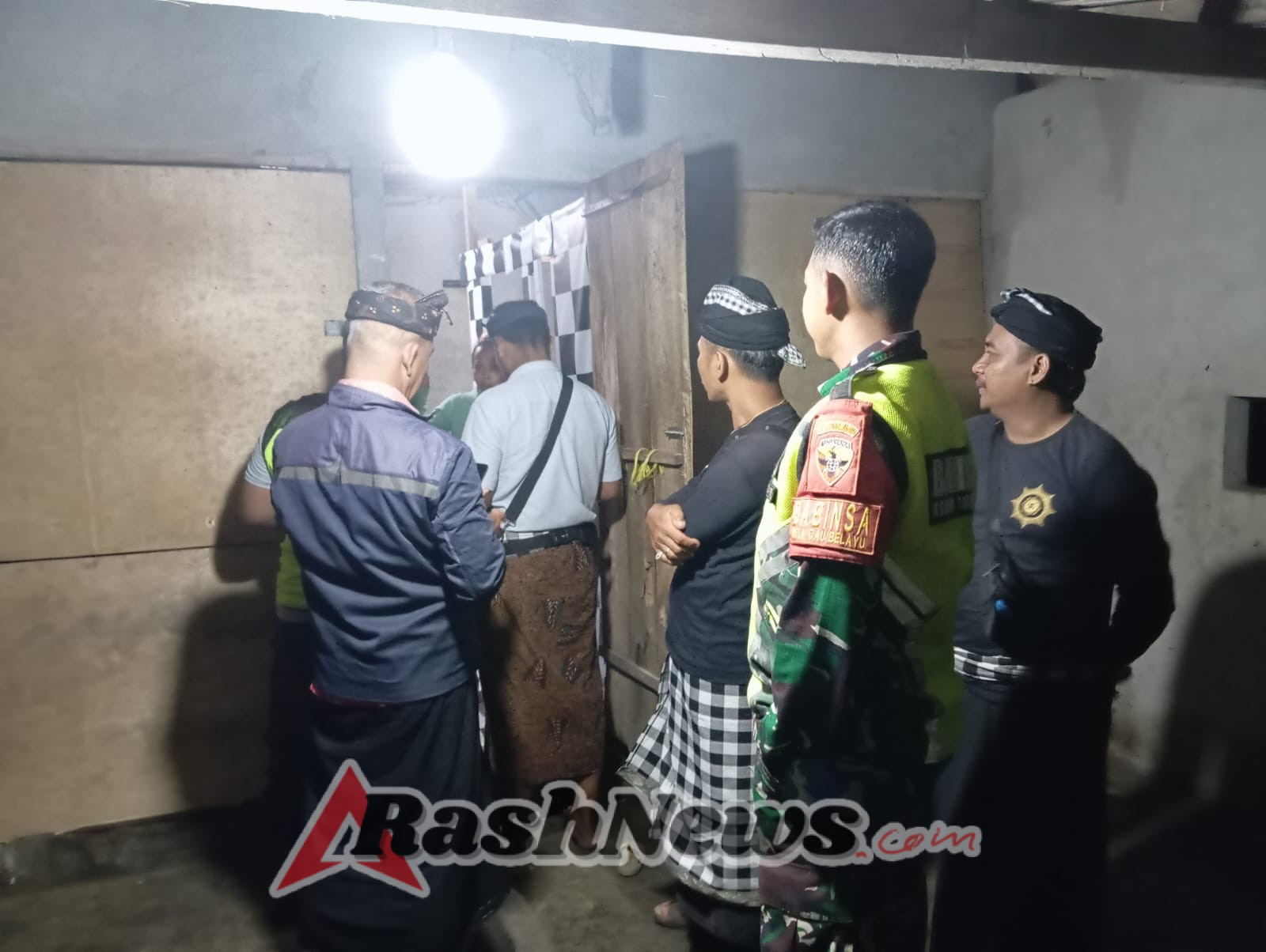 Pendataan Penduduk Pendatang, Babinsa Cau Belayu Pastikan Situasi Wilayah Tetap Kondusif