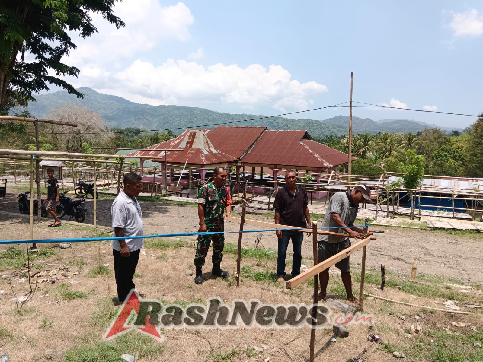 Perkuat Kemanunggalan TNI-Rakyat, Babinsa Koramil 1602-03 Gelar Monitoring di Desa Welomosa