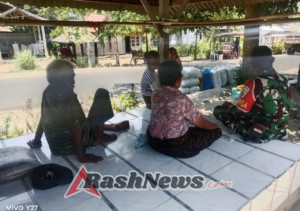 Babinsa Kodim 1602/Ende Aktif Jaga Keamanan dan Kesehatan Lingkungan di Desa Binaan