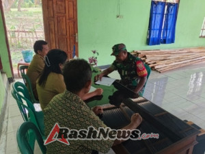 Serka Piter Kase Tingkatkan Keamanan Wilayah Melalui Komsos dan Pamwil di Desa Raburia