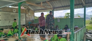 Babinsa Menala Jadi Teladan Kepedulian Gizi Anak Melalui Program MSG
