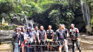 Wujudkan Kenyamanan Wisatawan, Babinsa Jehem Laksanakan Pengamanan di Obyek Wisata Goa Rajo