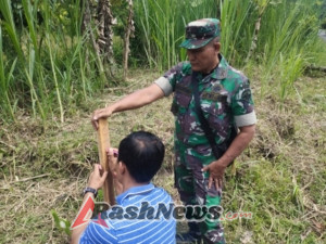 Pasiterdim 1623/Karangasem bersama instansi terkait pasang patok pondasi tiang pancang perkerasan jalan jelang kegiatan TMMD.