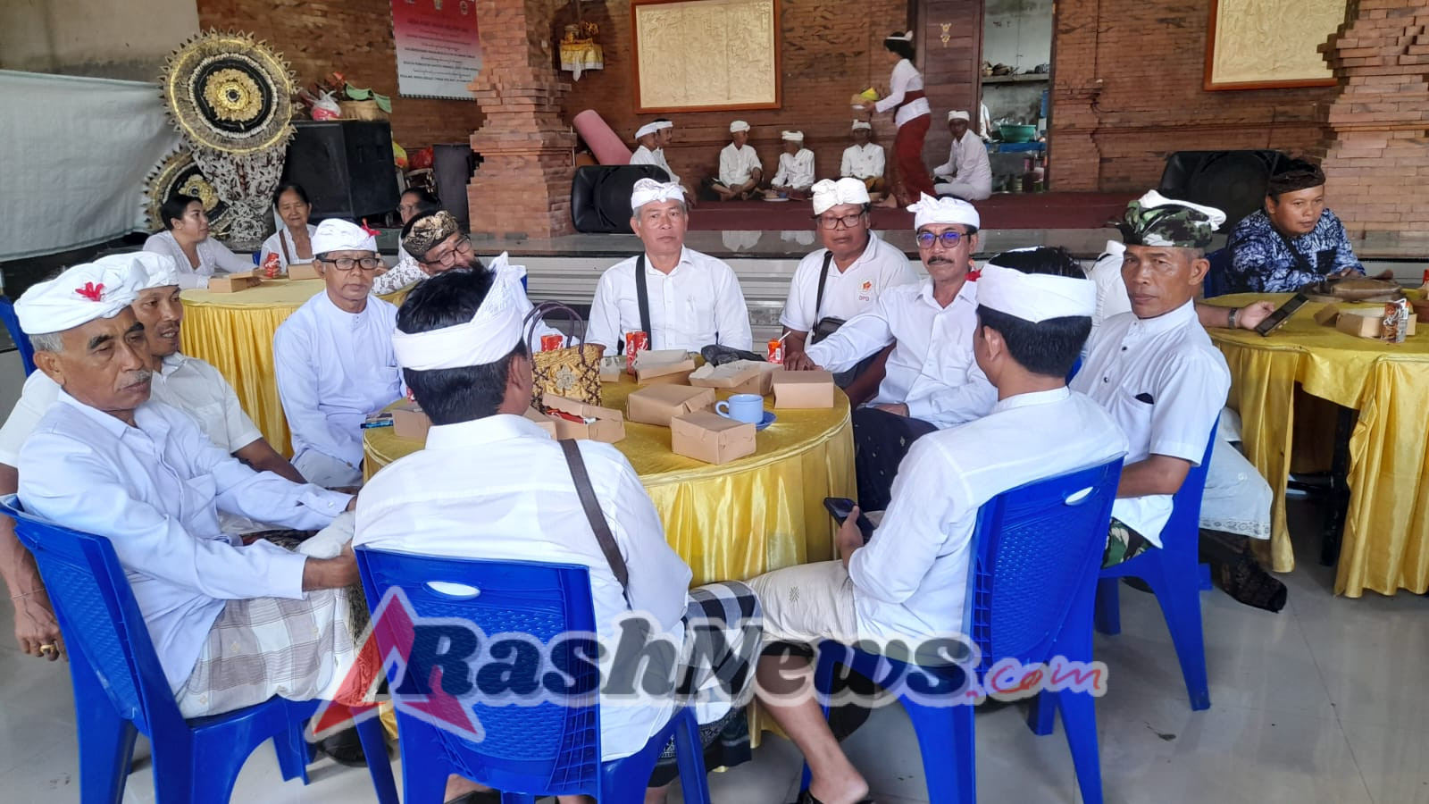 Pererat Kemanunggalan TNI dan Rakyat, Danramil Tembuku Hadiri Upacara Adat Ngusaba Desa serta Ngusaba Nini di Jehem