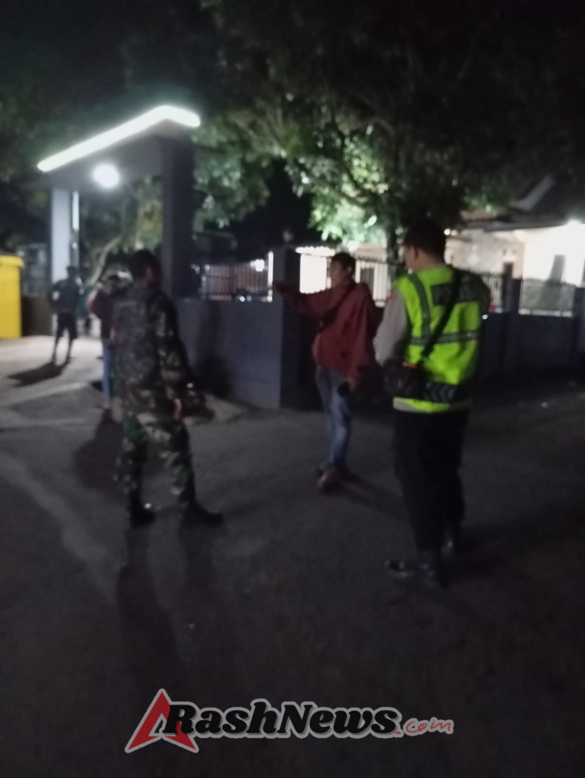 ‎Babinsa dan Bhabinkamtibmas Laksanakan Patroli Kongkow Bersama di Desa Pengadangan Barat