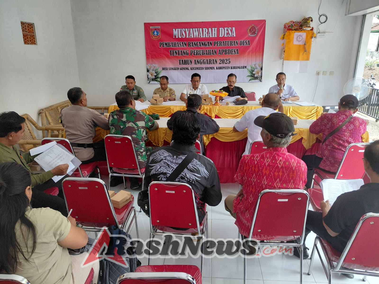Babinsa 1623-04/Sidemen dukung pembangunan Desa sesuai kebutuhan masyarakat.