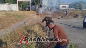 Wujud Kepedulian Lingkungan, Babinsa Koramil 1603-01/Alok Bersama Warga Lakukan Aksi Bersih Desa