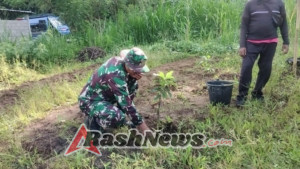 Dandim 1623/Karangasem bersama Forkopimda melaksanakan penanaman pohon dan bersih – bersih sungai.
