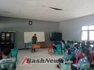 Sertu Donatus Kiri Hadiri Kegiatan Komsos dengan Pelajar SMA Negeri Maurole