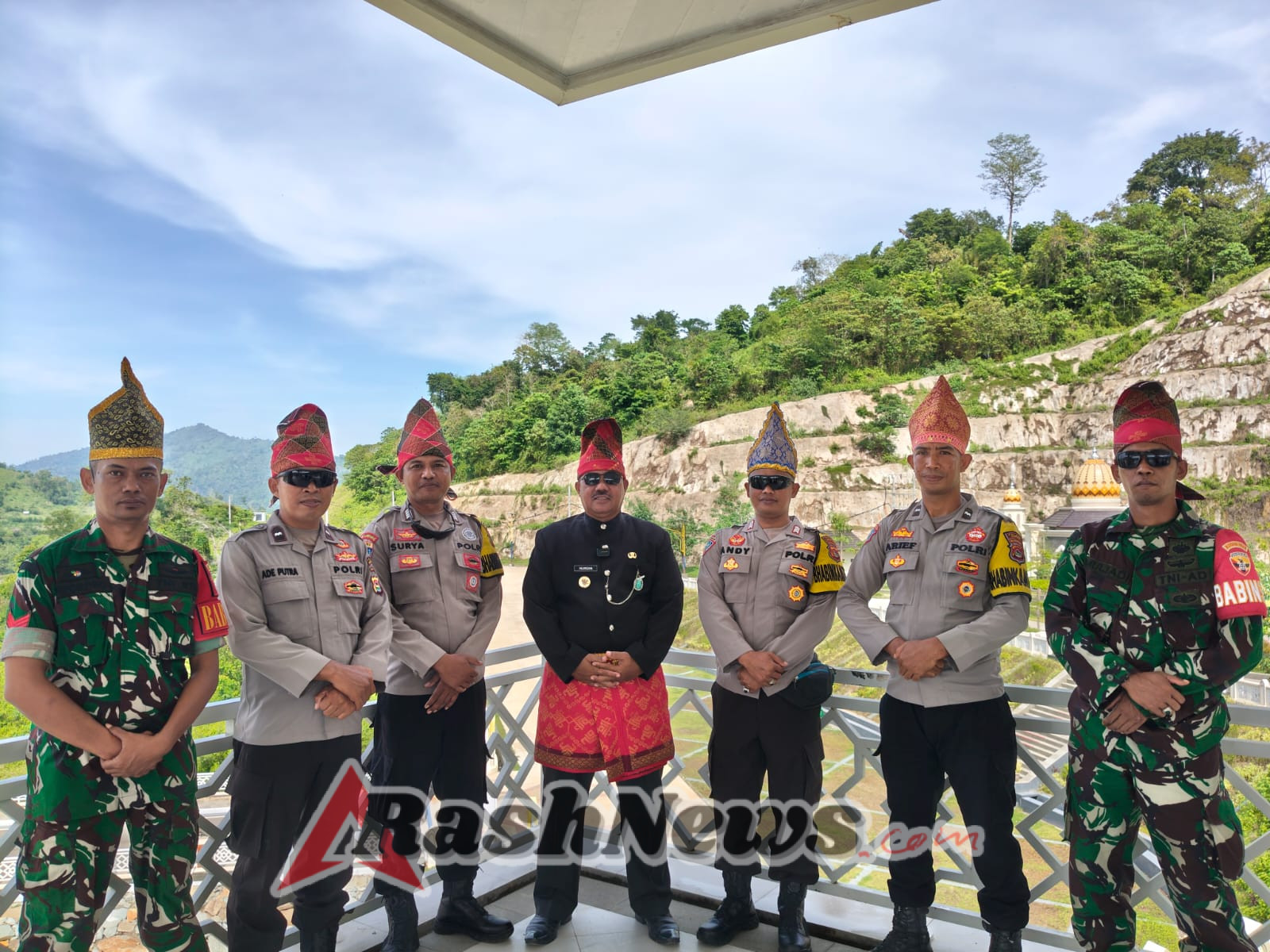 TNI dan Rakyat Kompak, Babinsa Koramil 1628/01 Taliwang Ikut Ucapkan Selamat Harlah KSB ke-22