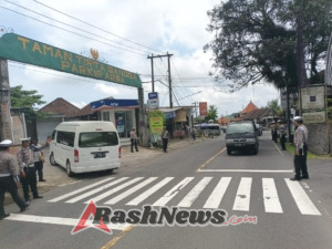 Sat Lantas Melaksanakan Pengamanan di Obyek Wisata Tirtagangga
