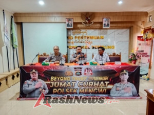 Jumat Curhat Bersama Masyarakat Sembung, Kapolsek Mengwi Ingatkan Pentingnya Menjaga Keamanan dan Ketertiban Lingkungan