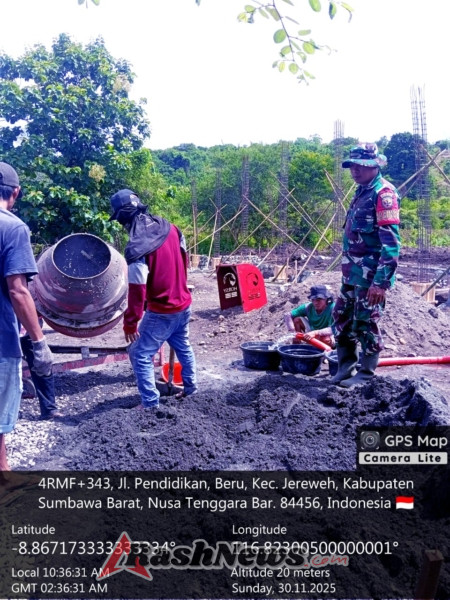 Dukung Penguatan Ekonomi Desa, Babinsa Koramil 1628-05/Jereweh Lakukan Pengawasan Pembangunan Koperasi