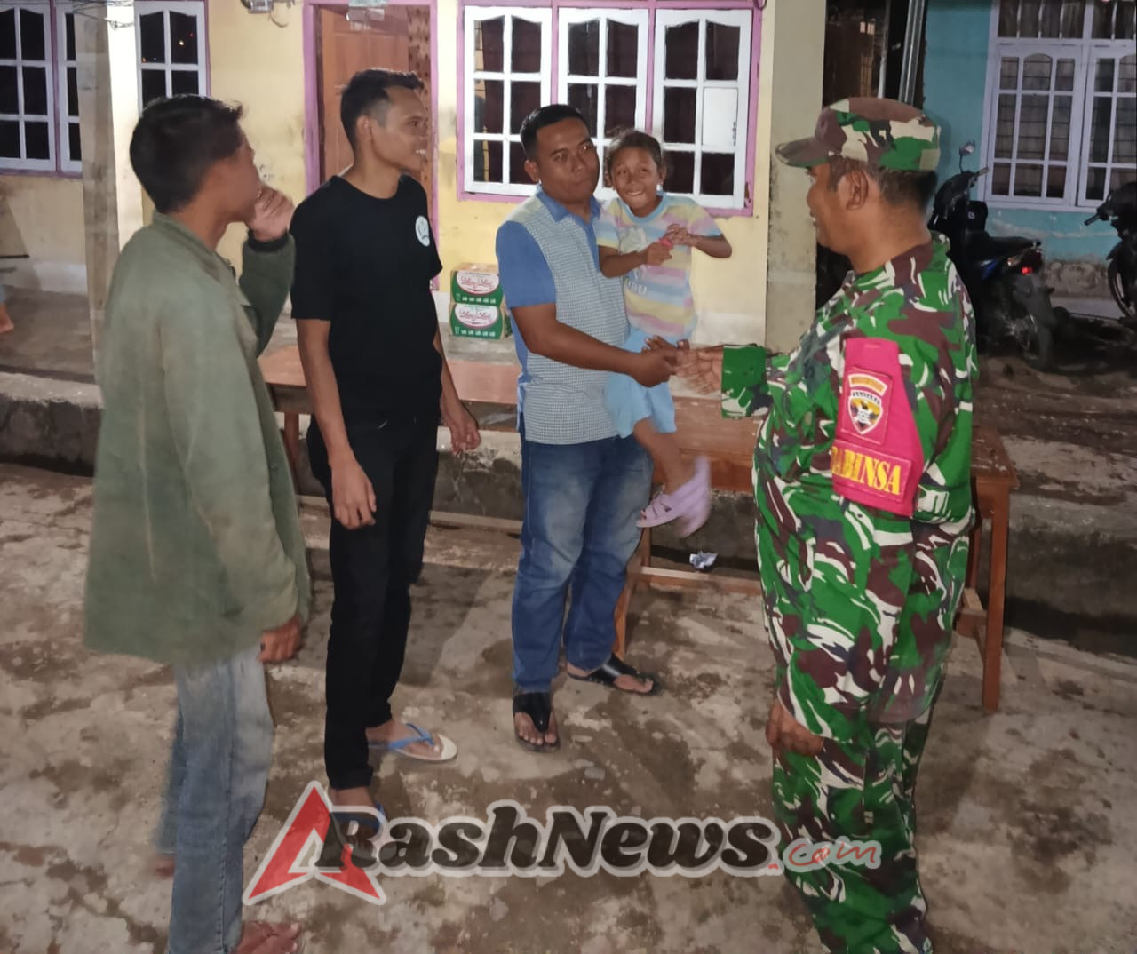 Ronda Malam Babinsa Bolo: Antisipasi Narkoba, Cegah Kriminalitas, Perkuat Silaturahmi