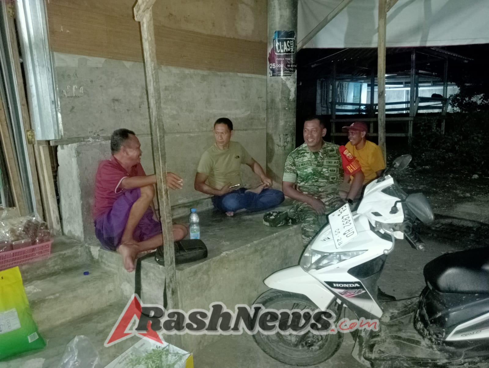 Patroli Rutin Babinsa Jereweh Ciptakan Rasa Aman Masyarakat di Kecamatan Jereweh