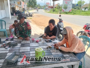 Babinsa Labuhan Lalar Imbau Warga Aktif Laporkan Potensi Gangguan Kamtibmas