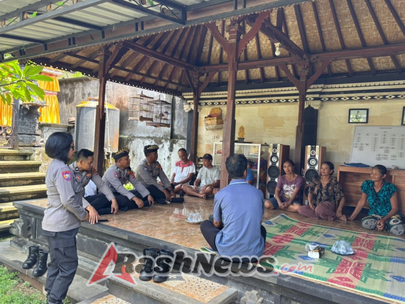 SatBinmas Melaksanakan Sambang Dengan Berdialogis Terhadap Masyarakat Menyampaikan Pesan-Pesan Kamtibmas