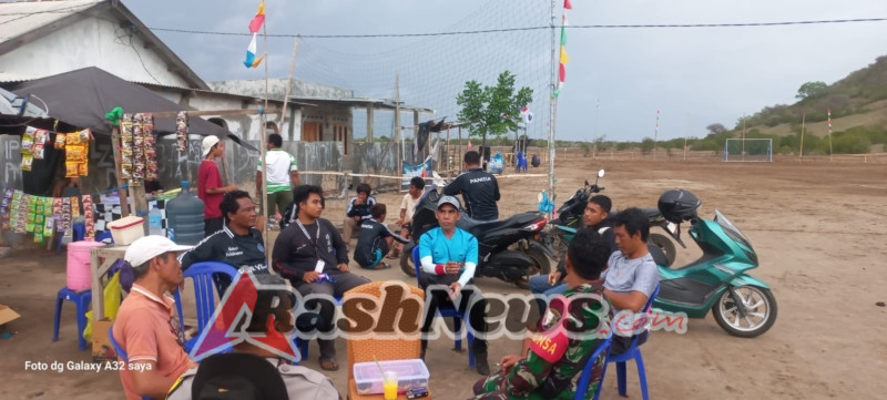 Warga Apresiasi Kehadiran Babinsa Desa Poto Tano Tetap Aman dan Kondusif