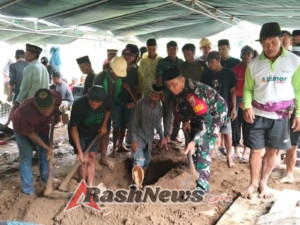 Orang Tua Kades Tamekan Berpulang, Babinsa Hadir Berikan Dukungan Moril