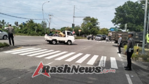 Pelaksanaan Ops Zebra Agung 2025 Personel Polres Klungkung Laksanakan Pengaturan Lalu Lintas di Simpang 4 Watu Klotok