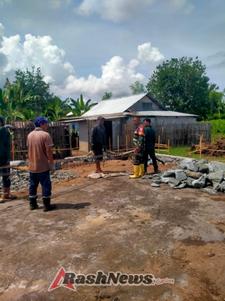Babinsa Aktif Dampingi Pekerjaan Konstruksi Koperasi Merah Putih di Dasan Anyar