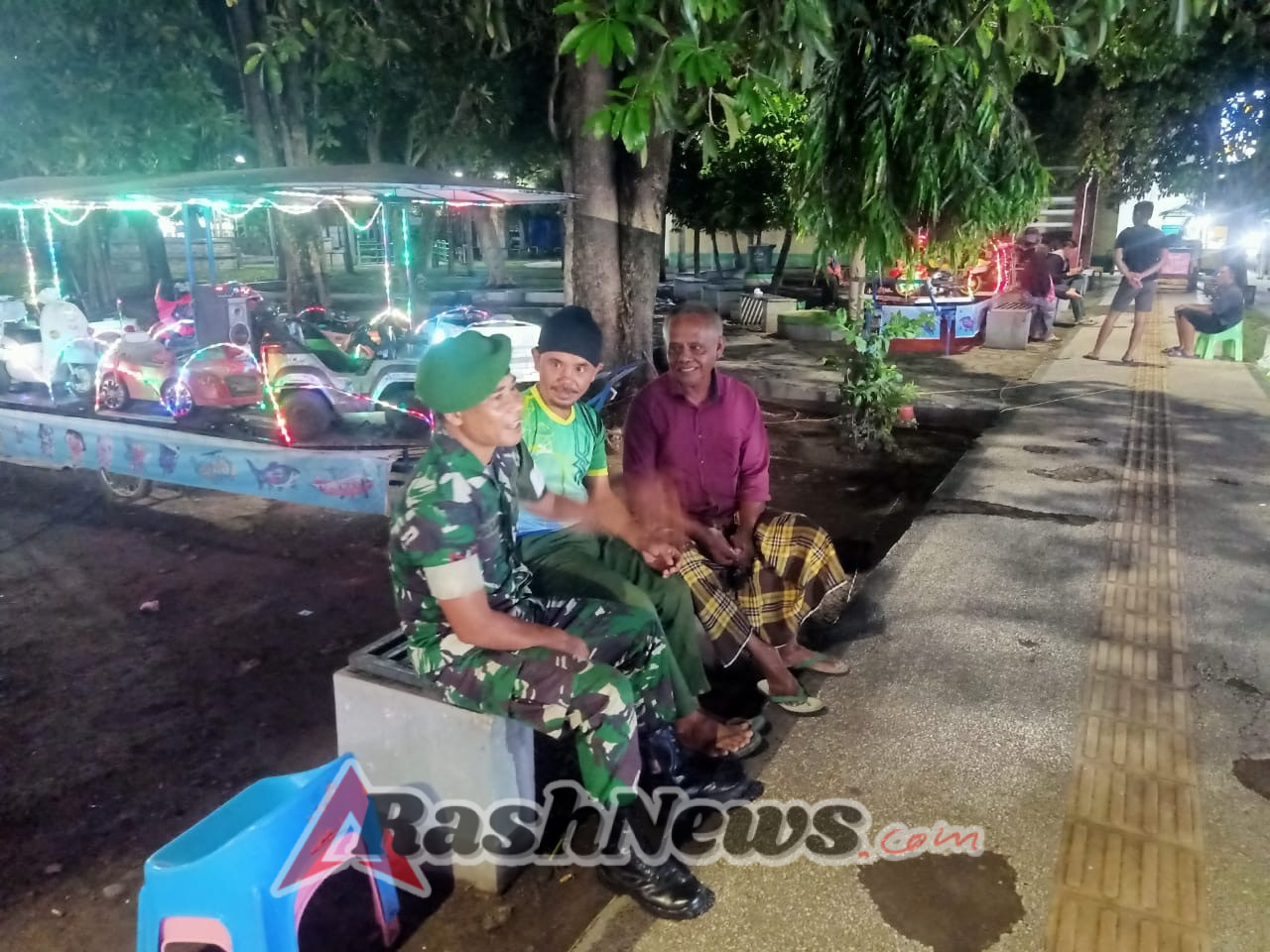 Patroli Malam Koramil Taliwang Sambangi Warga, Imbau Tetap Waspada dan Tertib