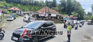 Akhir Pekan, Personel Polres Bangli Intensifkan Pengaturan Lalu Lintas di Obyek Wisata Penelokan Kintamani