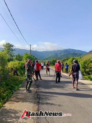 Gotong Royong Bersama Koramil 1628-05/Jereweh Dan Forkompincam, Desa Belo Optimalkan Persiapan Posyandu Tingkat Provinsi