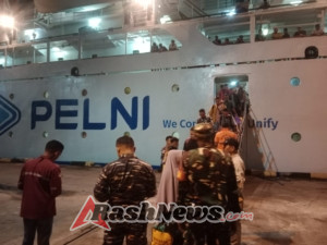 Komsos dan Pamwil Babinsa Warnai Pengamanan Kedatangan KM Lawit di Ende