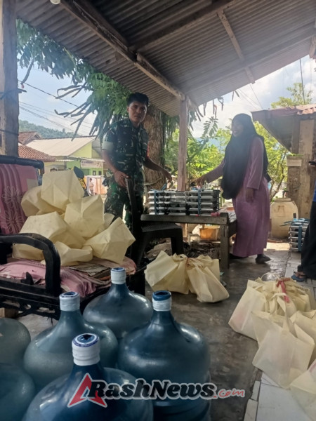 Program Makan Sehat Bergizi Sasar Balita di Dusun Pemongok, Babinsa Turun Langsung Awasi