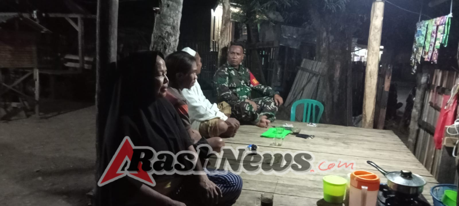 Koramil 1614-03/Hu’u Perkuat Pembinaan Lewat Ronda Malam di Desa Daha