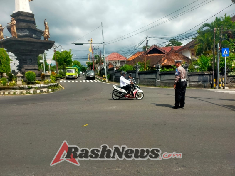 Ops Zebra Agung 2025 Personil Lantas Melaksanakan Penjagaaan Dan Pengaturan di Ktl 2