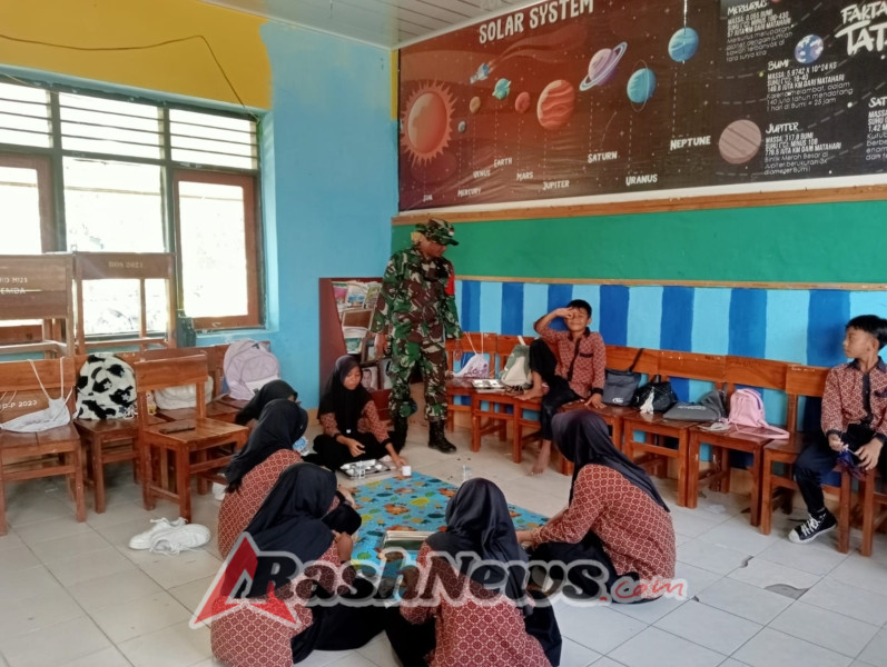 Makan Sehat Bergizi Babinsa Koramil Jereweh Hadir Untuk Generasi Sehat