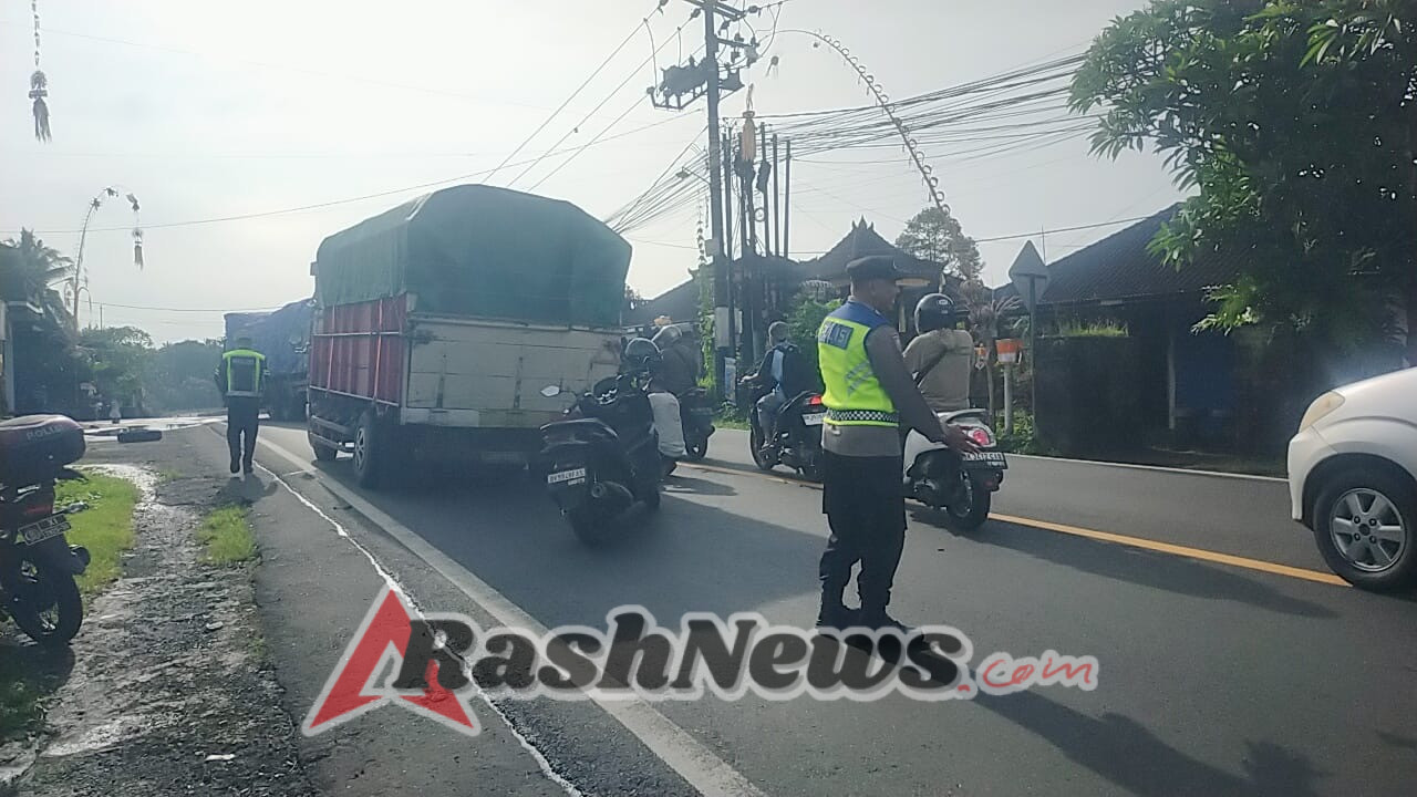 Personil Polsek Seltim berlakukan Rekayasa Arus Buka Tutup di depan TAC Megati
